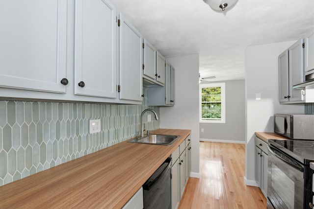126 Patrick Rd 126, Tewksbury, MA 01876