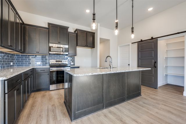 104 Ranchview, Valley View, TX 76272