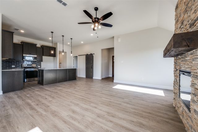 104 Ranchview, Valley View, TX 76272