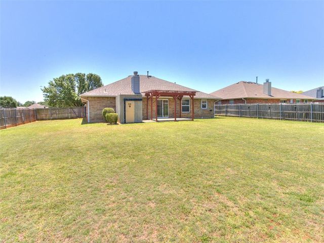421 Madison Place Drive, Moore, OK 73160