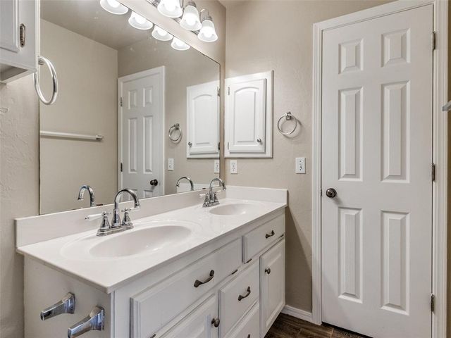 421 Madison Place Drive, Moore, OK 73160