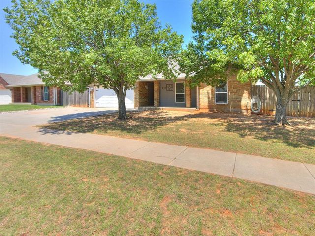 421 Madison Place Drive, Moore, OK 73160