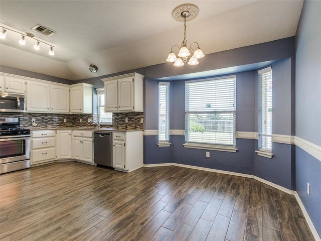 421 Madison Place Drive, Moore, OK 73160