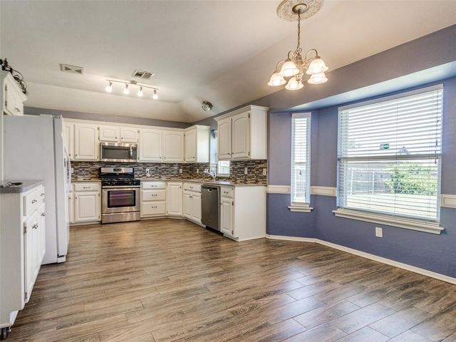 421 Madison Place Drive, Moore, OK 73160