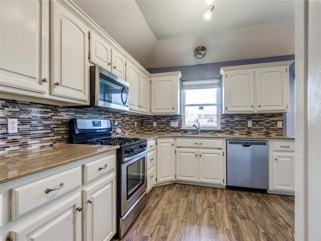 421 Madison Place Drive, Moore, OK 73160