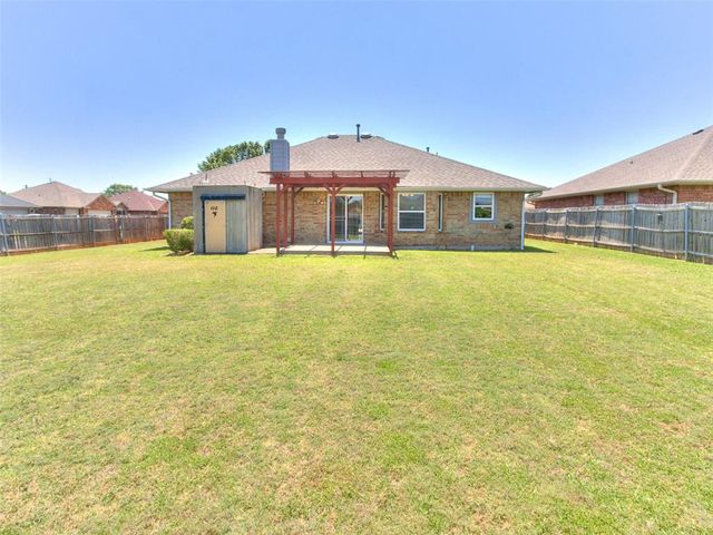421 Madison Place Drive, Moore, OK 73160