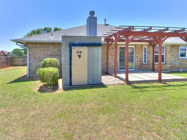 421 Madison Place Drive, Moore, OK 73160