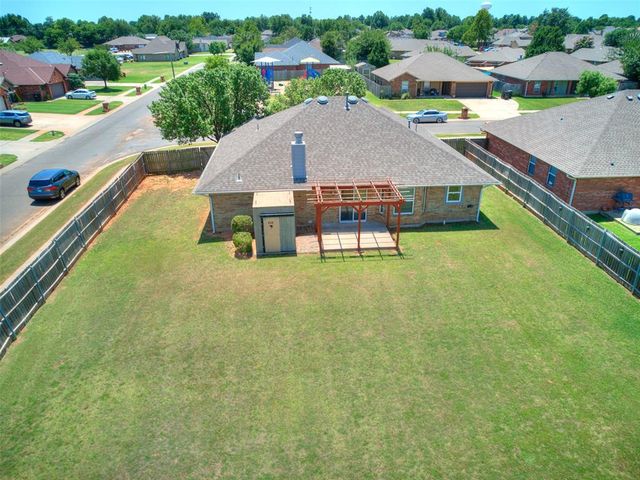 421 Madison Place Drive, Moore, OK 73160