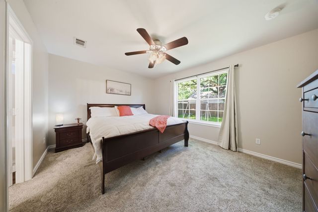 402 Robertson Street, Collinsville, TX 76233