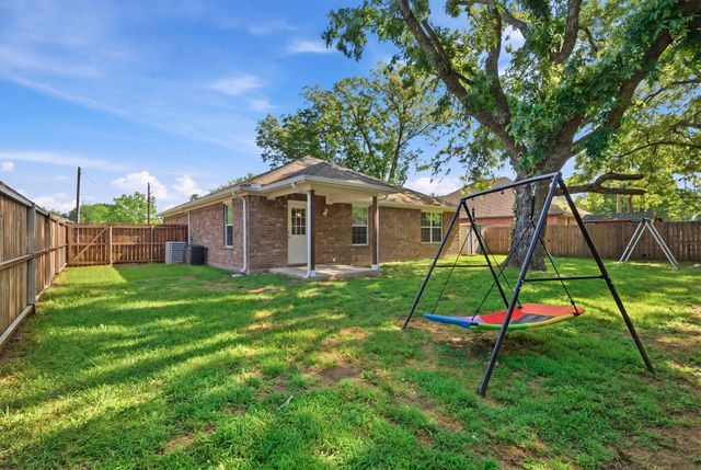 402 Robertson Street, Collinsville, TX 76233