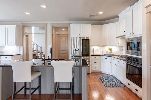 27 S Mews Wood Court, The Woodlands, TX 77381