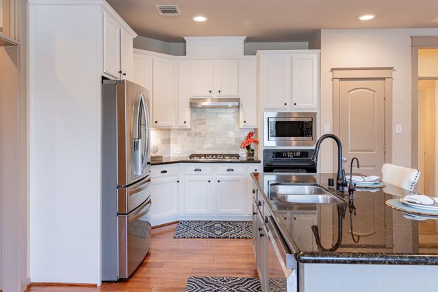 27 S Mews Wood Court, The Woodlands, TX 77381