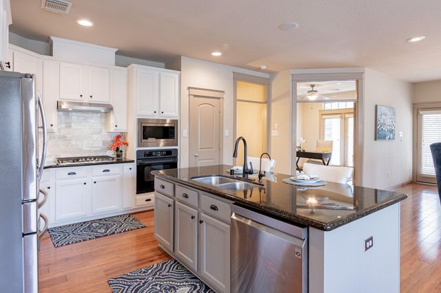 27 S Mews Wood Court, The Woodlands, TX 77381