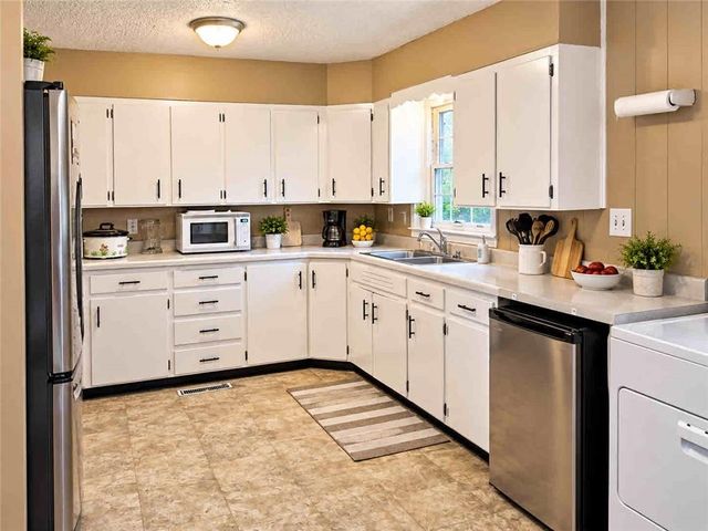 5904 E 84th Street, Kansas City, MO 64138