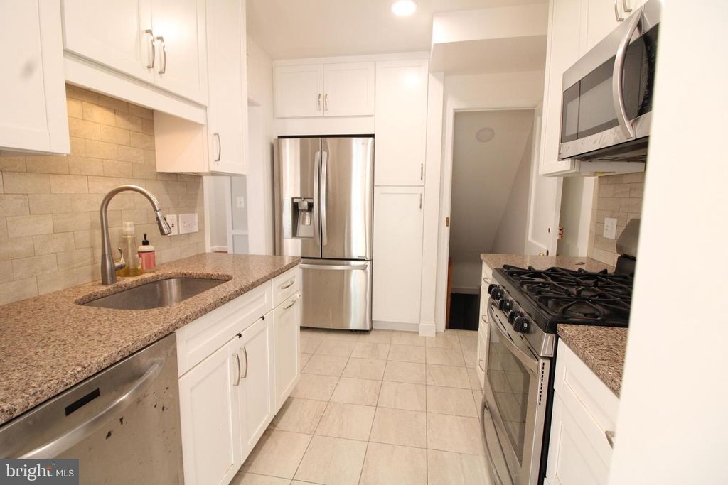 303 COMMONWEALTH AVE, Alexandria, VA 22301