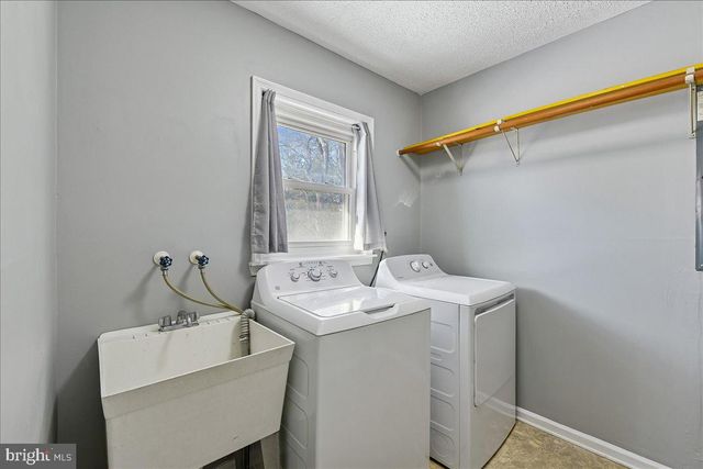 7836 OAKDALE, Baltimore, MD 21237