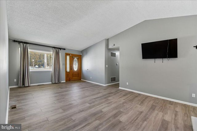 7836 OAKDALE, Baltimore, MD 21237