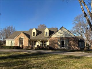 4600 W 87th Place, Prairie Village, KS 66207