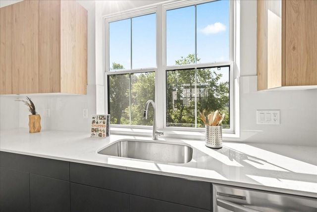 2855 Decker Place, Houston, TX 77003