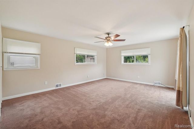 1096 Truwood Drive, Rochester Hills, MI 48307