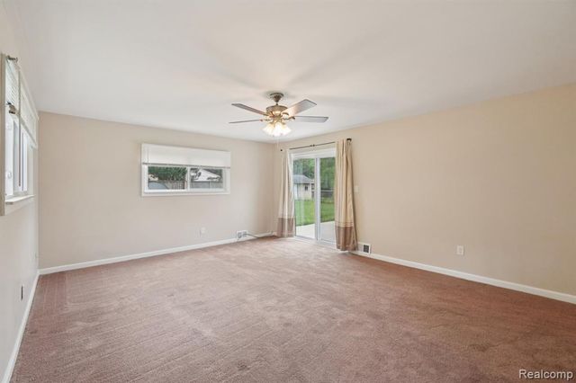 1096 Truwood Drive, Rochester Hills, MI 48307