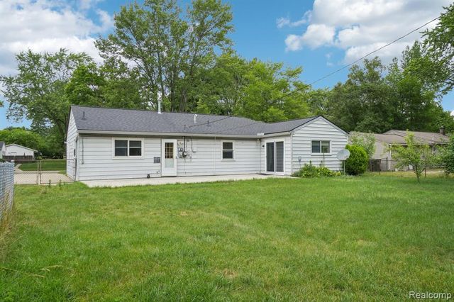 1096 Truwood Drive, Rochester Hills, MI 48307