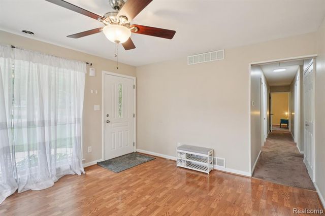 1096 Truwood Drive, Rochester Hills, MI 48307