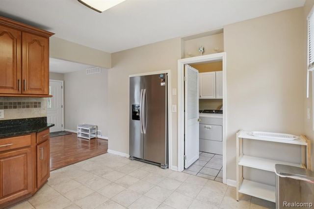 1096 Truwood Drive, Rochester Hills, MI 48307