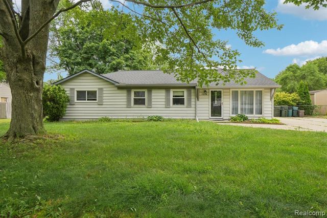 1096 Truwood Drive, Rochester Hills, MI 48307