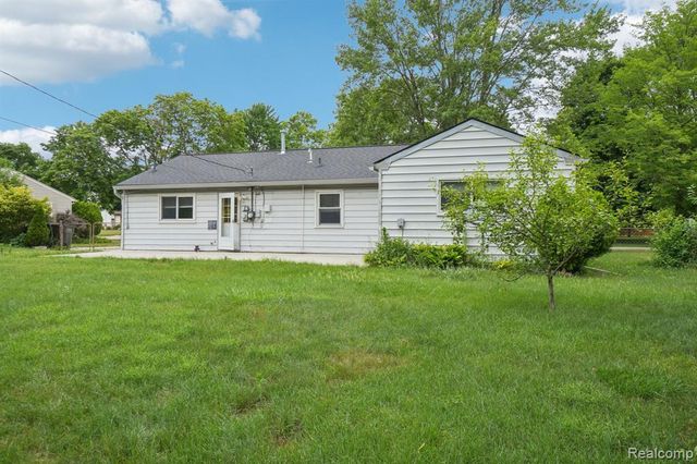 1096 Truwood Drive, Rochester Hills, MI 48307