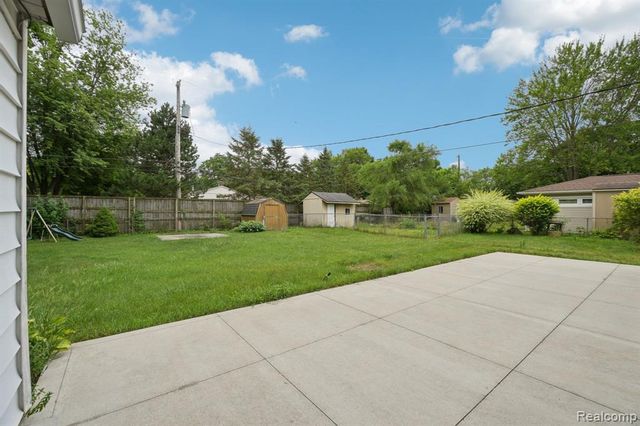 1096 Truwood Drive, Rochester Hills, MI 48307