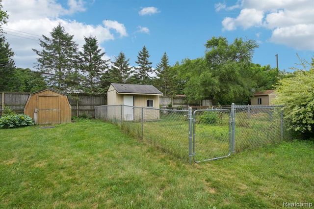 1096 Truwood Drive, Rochester Hills, MI 48307