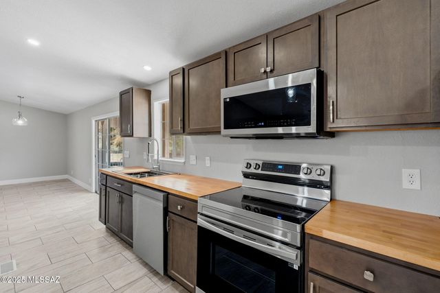 11935 S Amber Ann Lane, Tucson, AZ 85736