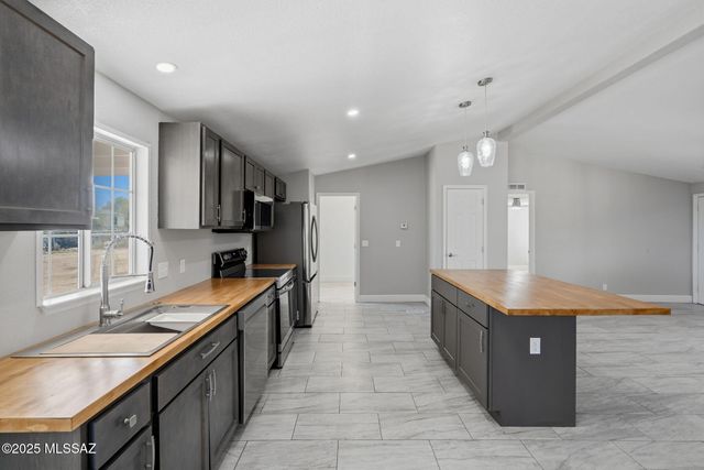 11935 S Amber Ann Lane, Tucson, AZ 85736