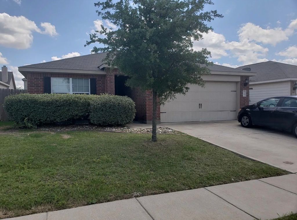 725 Lazy Crest Drive, Fort Worth, TX 76140