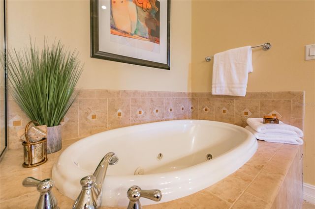 13920 CLUBHOUSE DRIVE, Tampa, FL 33618