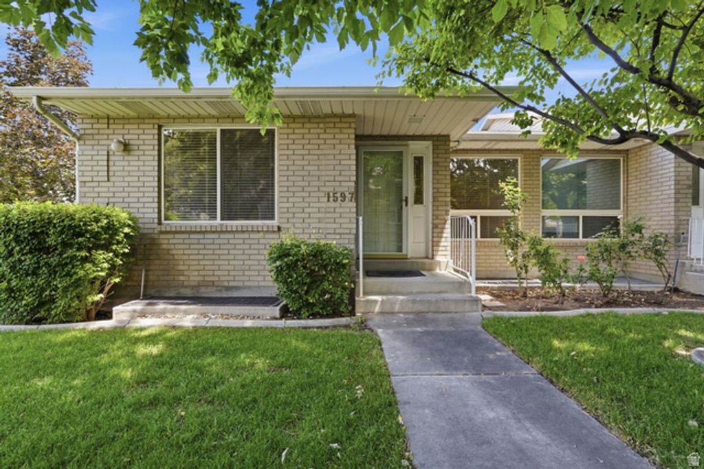 1597 W CORNERSTONE WAY, South Jordan, UT 84095