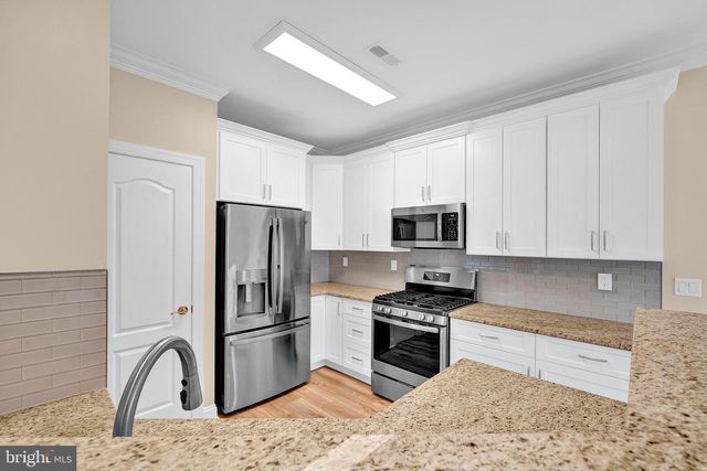 25 MILLER CIR, Pennington, NJ 08534