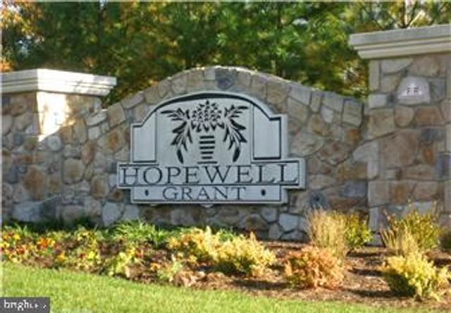 25 MILLER CIR, Pennington, NJ 08534