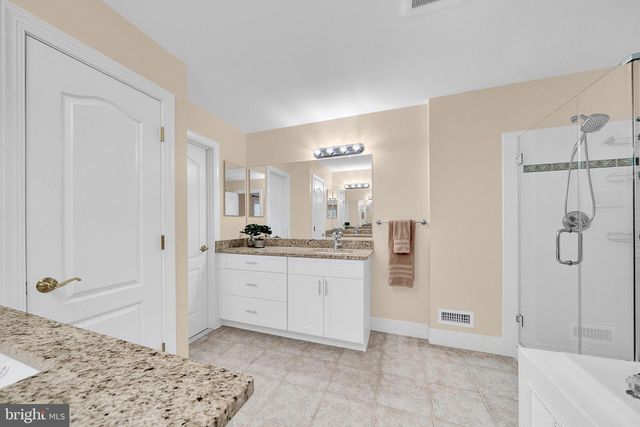 25 MILLER CIR, Pennington, NJ 08534