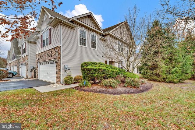 25 MILLER CIR, Pennington, NJ 08534