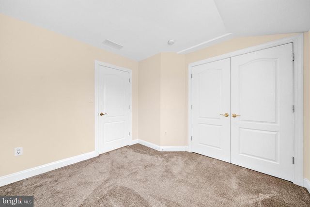 25 MILLER CIR, Pennington, NJ 08534