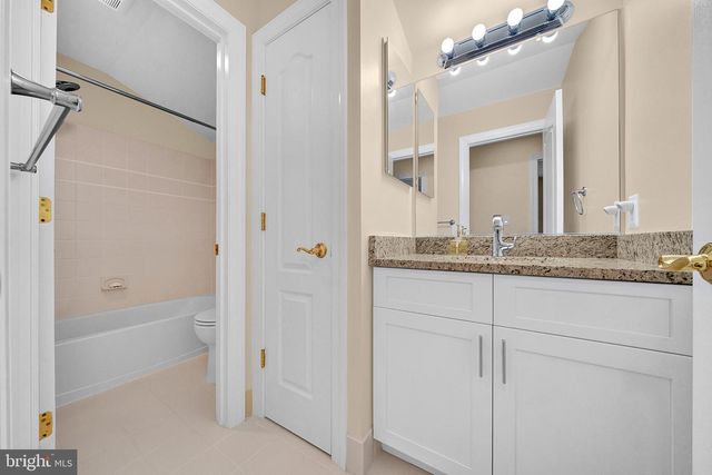 25 MILLER CIR, Pennington, NJ 08534