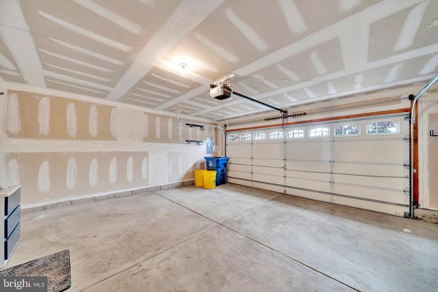 25 MILLER CIR, Pennington, NJ 08534