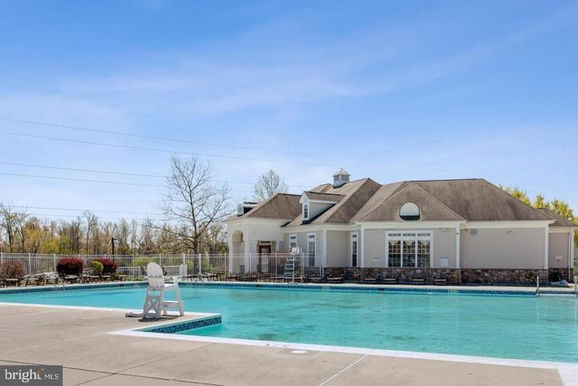 25 MILLER CIR, Pennington, NJ 08534