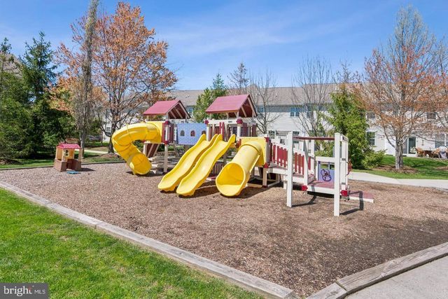 25 MILLER CIR, Pennington, NJ 08534