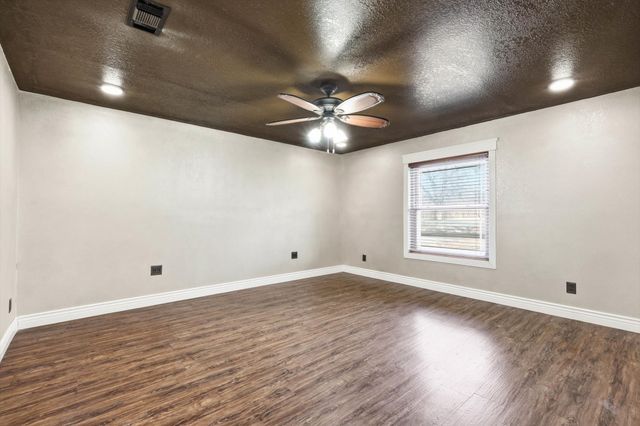 123 Valley Ranch Road, Sherman, TX 75092