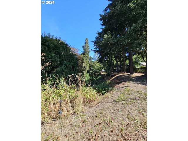 1843 Se MAIN St, Roseburg, OR 97470