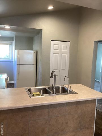 559 Arthur Avenue, Pontiac, MI 48341