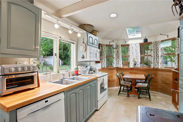 362 Abbott Run Valley Road, Cumberland, RI 02864